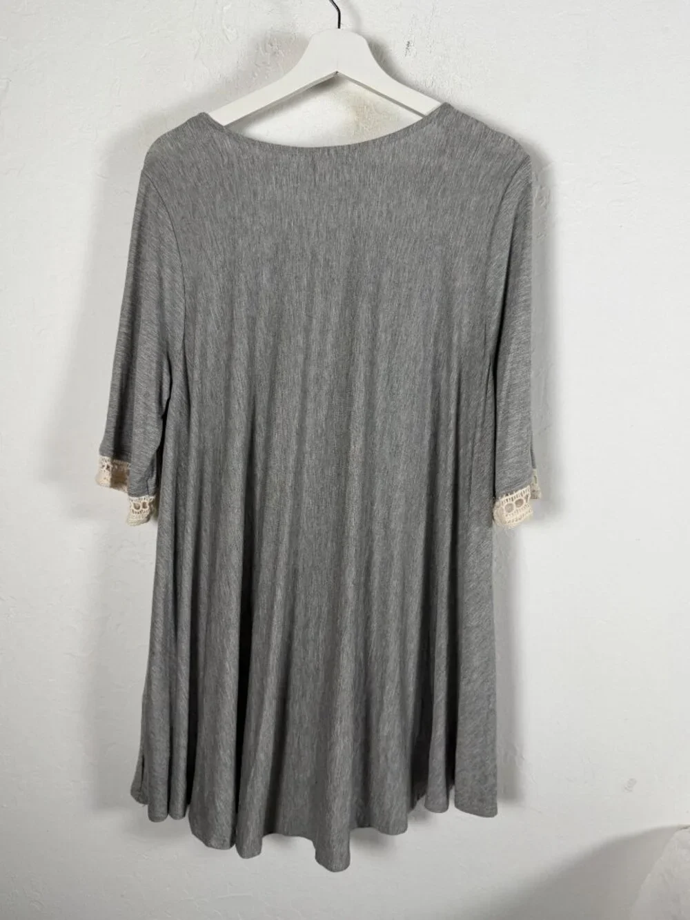 Everleigh Top Womens Large Gray Knit Tunic Lace Trim 3/4 Sleeve Hi Low Swing - Picture 2 of 8
